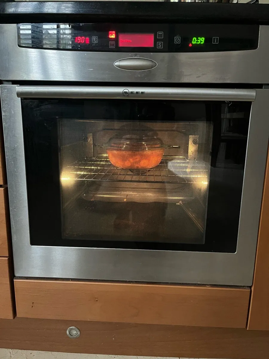 Neff single oven with Circotherm - Image 1
