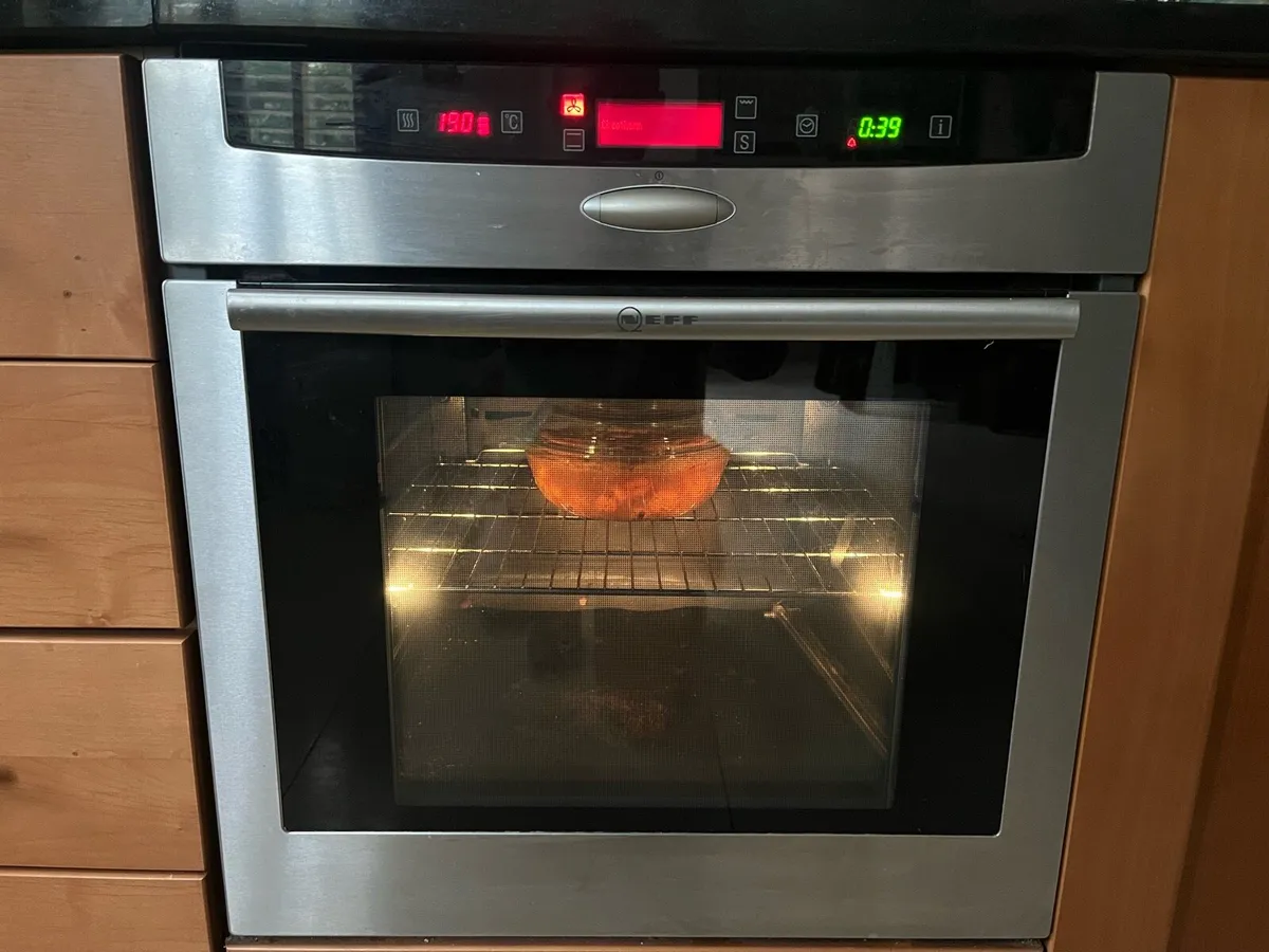 Neff single oven with Circotherm - Image 2
