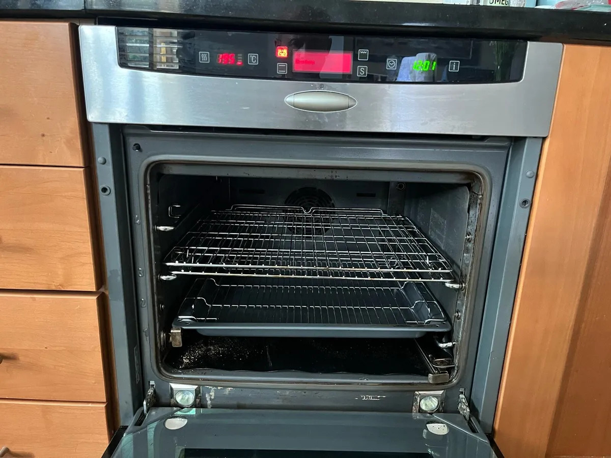 Neff single oven with Circotherm - Image 4