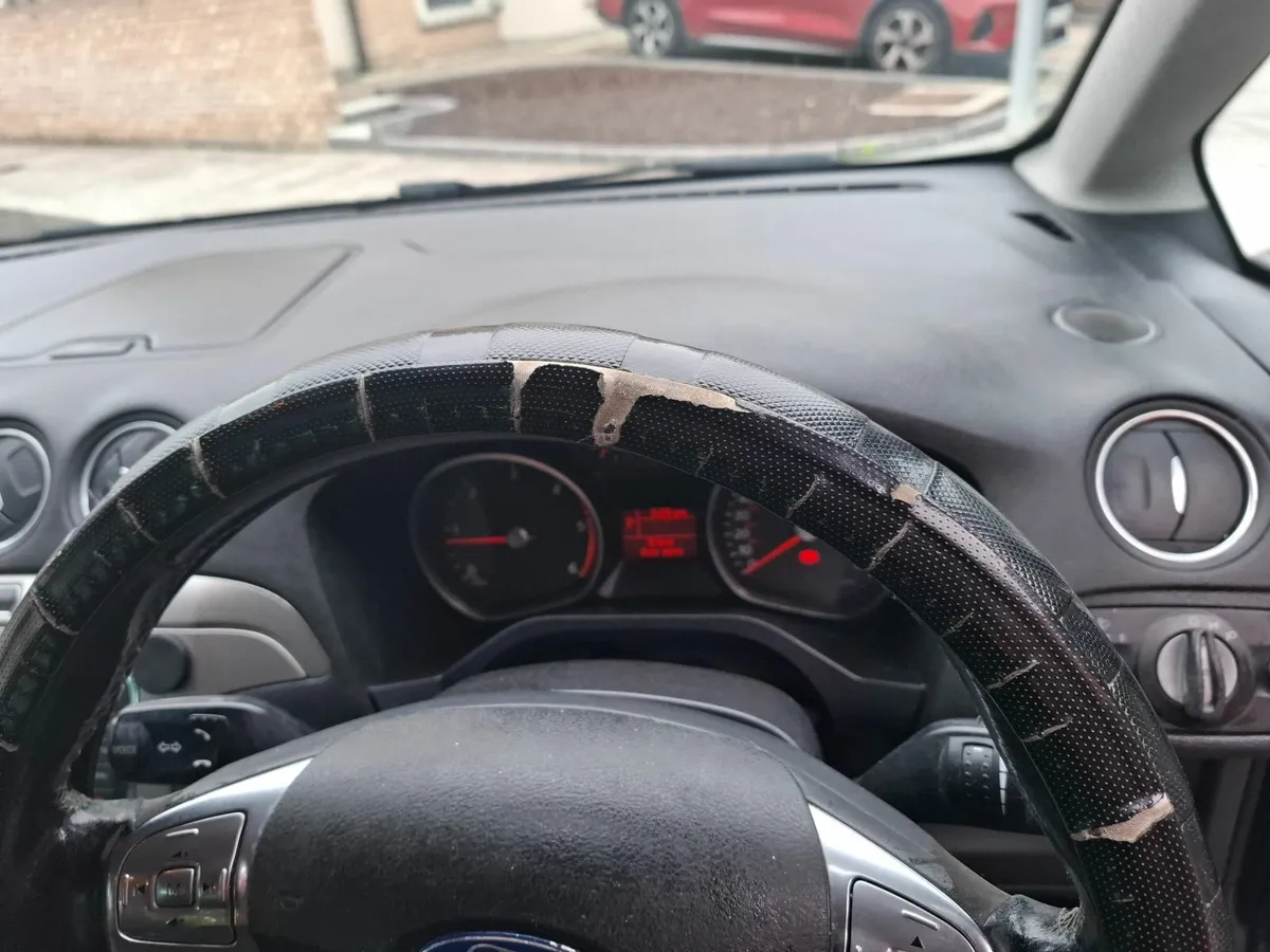 Ford Galaxy 2011 - Image 2