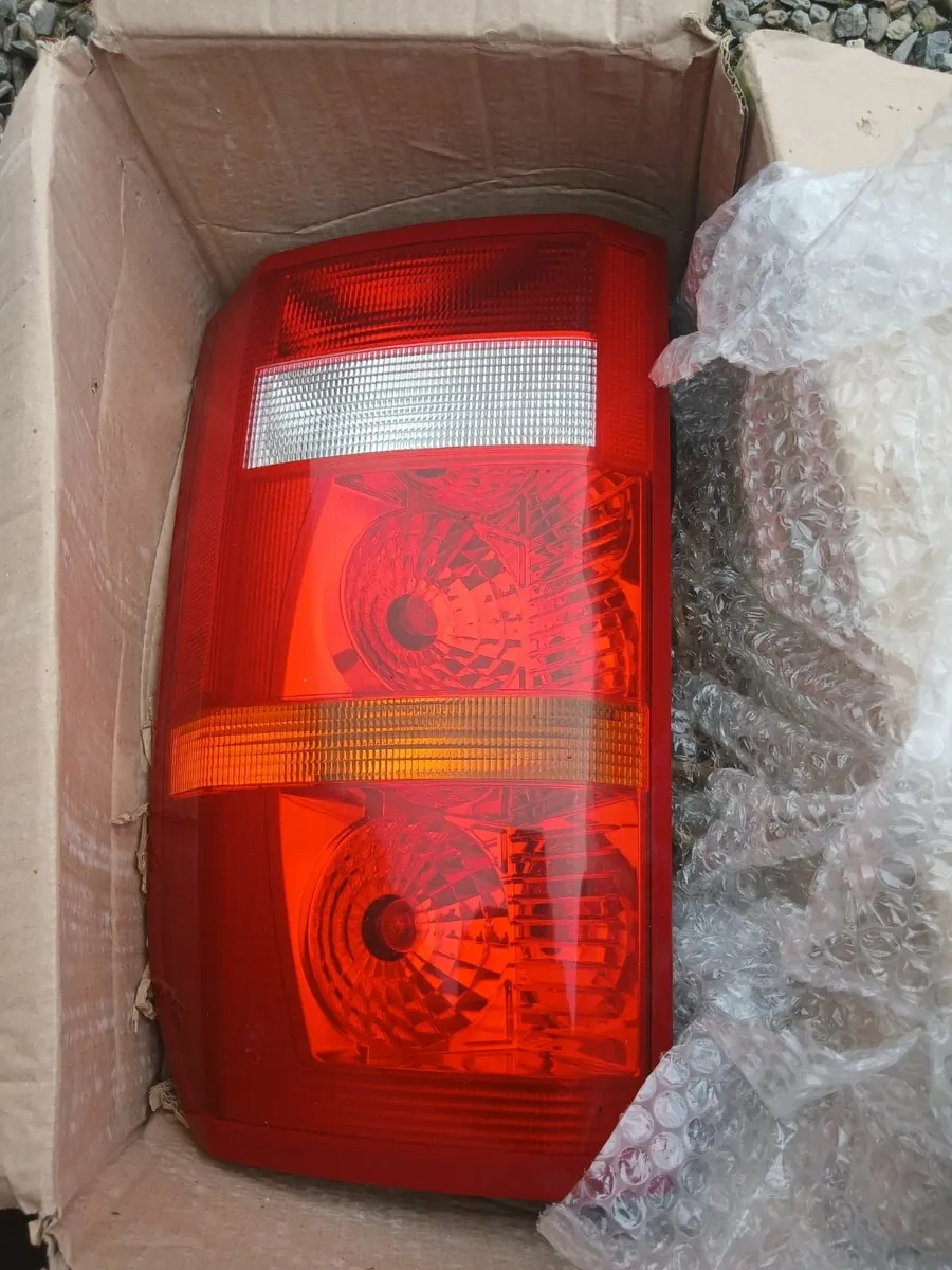 Land Rover Discovery 4 - pair of rear lamp assembl - Image 1