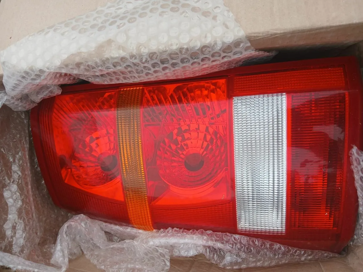 Land Rover Discovery 4 - pair of rear lamp assembl - Image 2