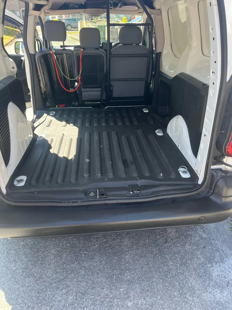 Van - Image 4