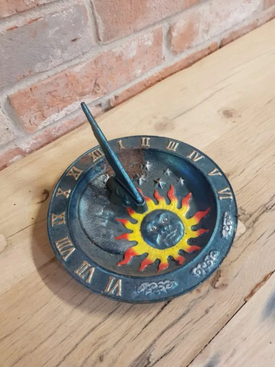Sun Dial – Sun and Moon – Small – H283