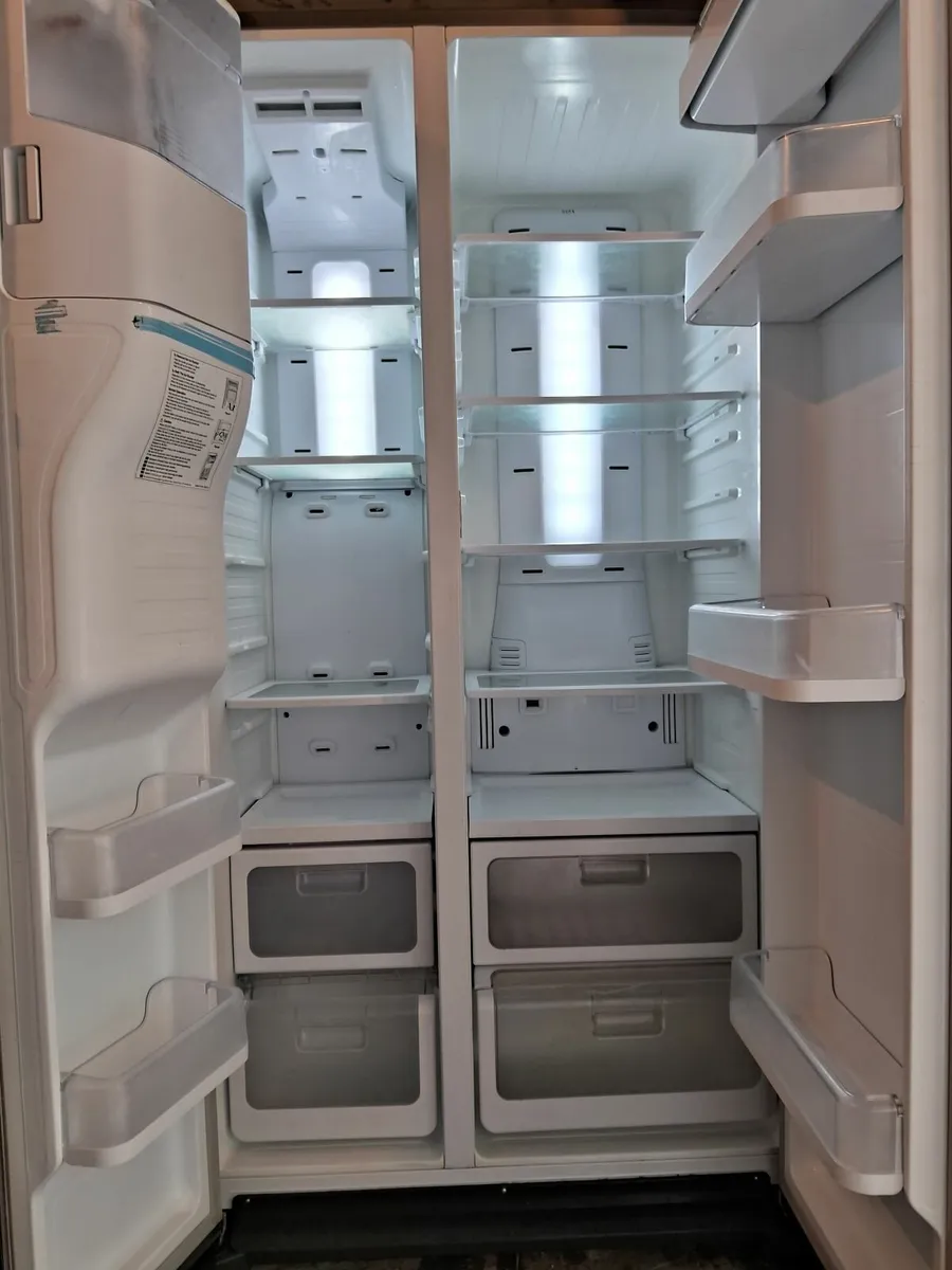 SAMSUNG AMERICAN FRIDGE AND FREEZER - Image 2
