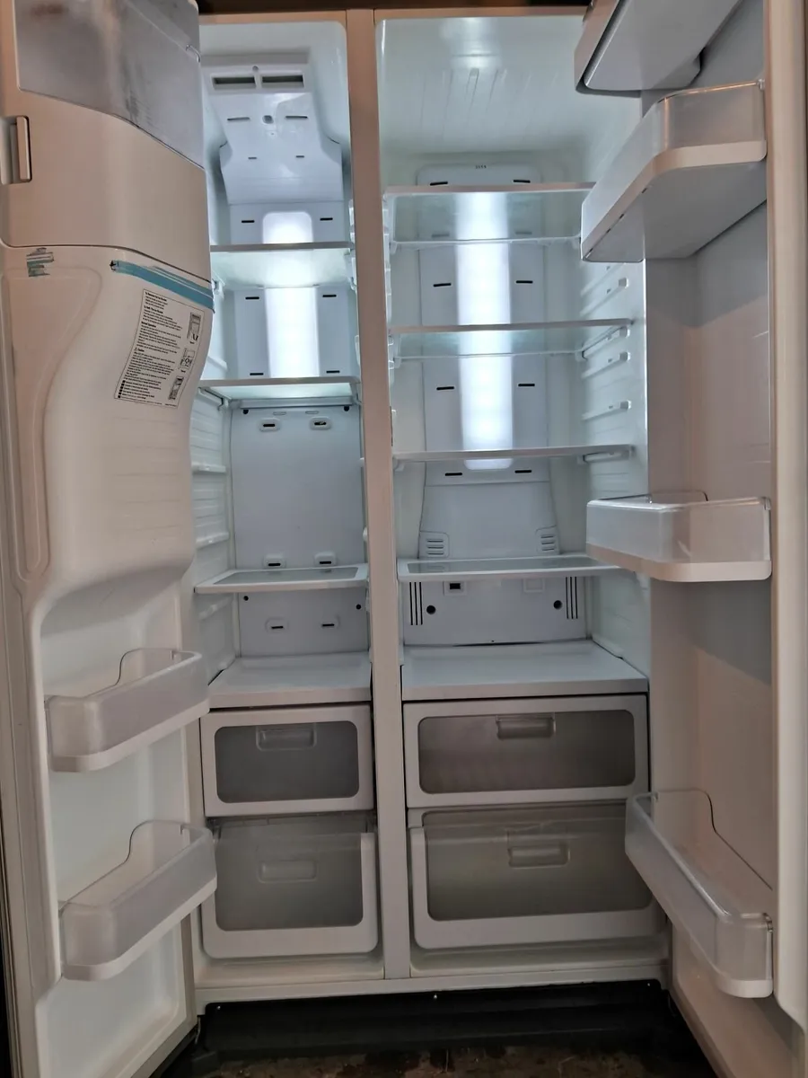 SAMSUNG AMERICAN FRIDGE AND FREEZER - Image 3