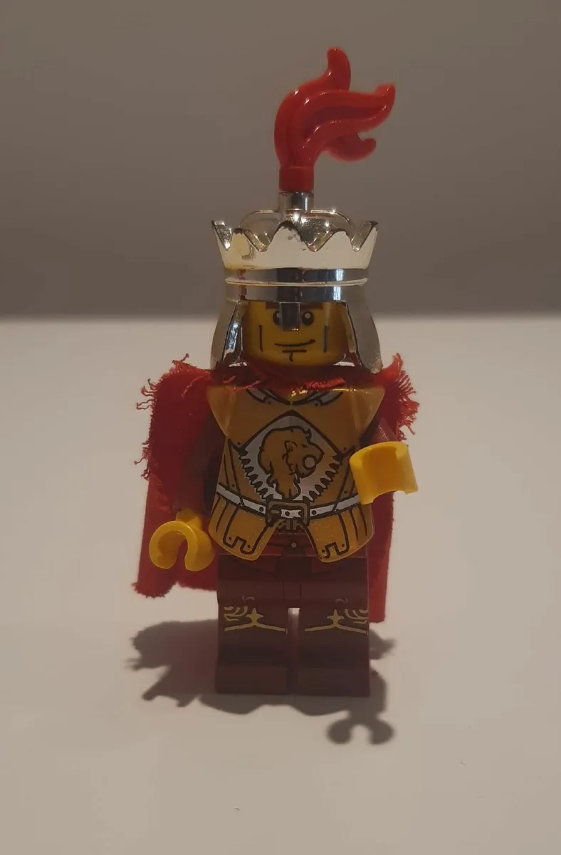 Lego Kingdoms King minifigure with horse *Rare* - Image 2
