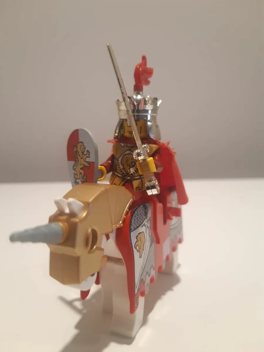 Lego Kingdoms King minifigure with horse *Rare* - Image 4