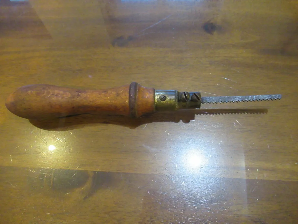 tools Antique Vintage carpenter Keyhole Saw brass - Image 3