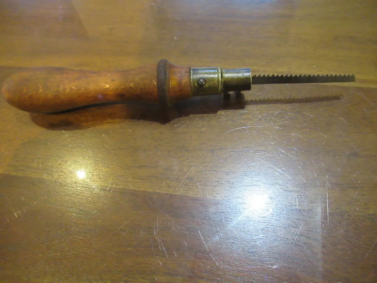 tools Antique Vintage carpenter Keyhole Saw brass - Image 4
