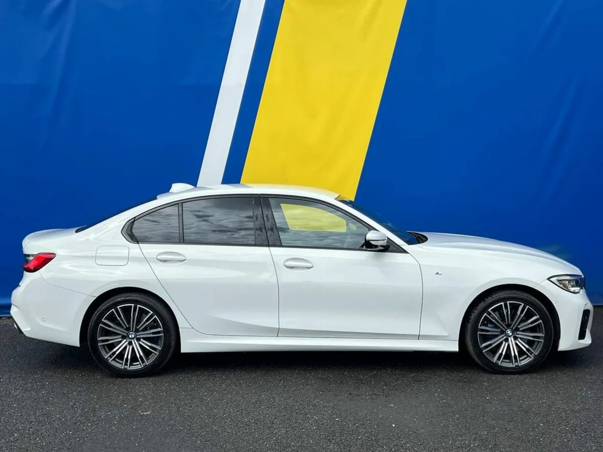 BMW 3-Series 330e M-SPORT 2.0 HYBRID AUTO // LOW M - Image 2
