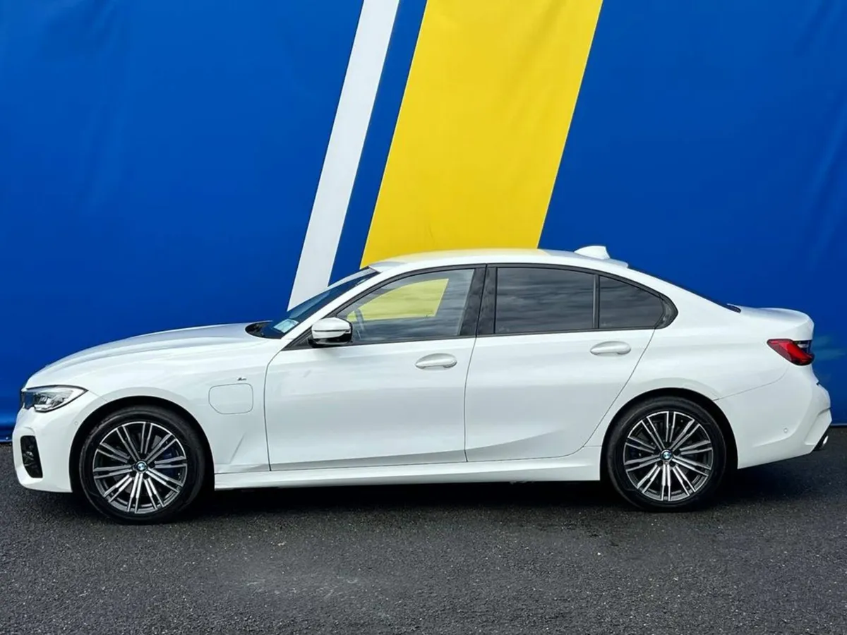 BMW 3-Series 330e M-SPORT 2.0 HYBRID AUTO // LOW M - Image 3