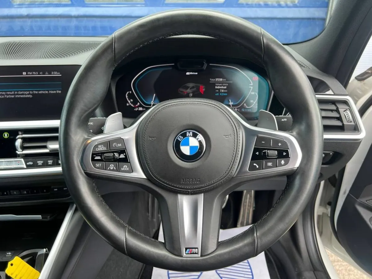 BMW 3-Series 330e M-SPORT 2.0 HYBRID AUTO // LOW M - Image 4