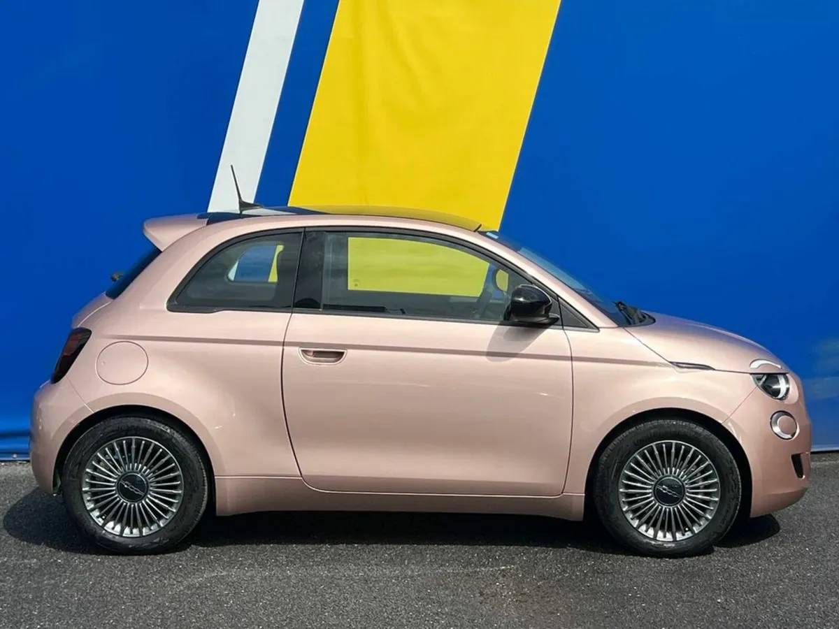 Fiat 500 ICON 42KWH // PARKING SENSORS // TAXED UN - Image 2