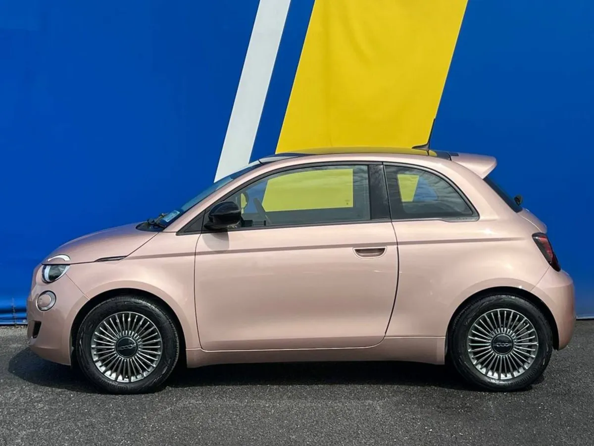 Fiat 500 ICON 42KWH // PARKING SENSORS // TAXED UN - Image 3