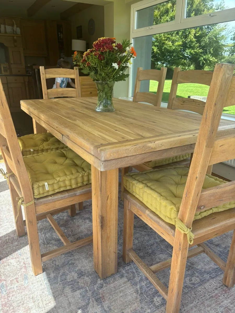 Solid oak table and  chairs - Image 4
