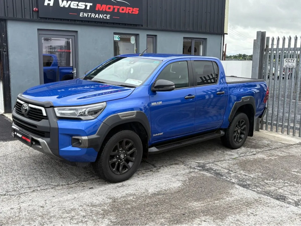 Toyota HiLux Invincib X D-4d 4WD X - Image 1