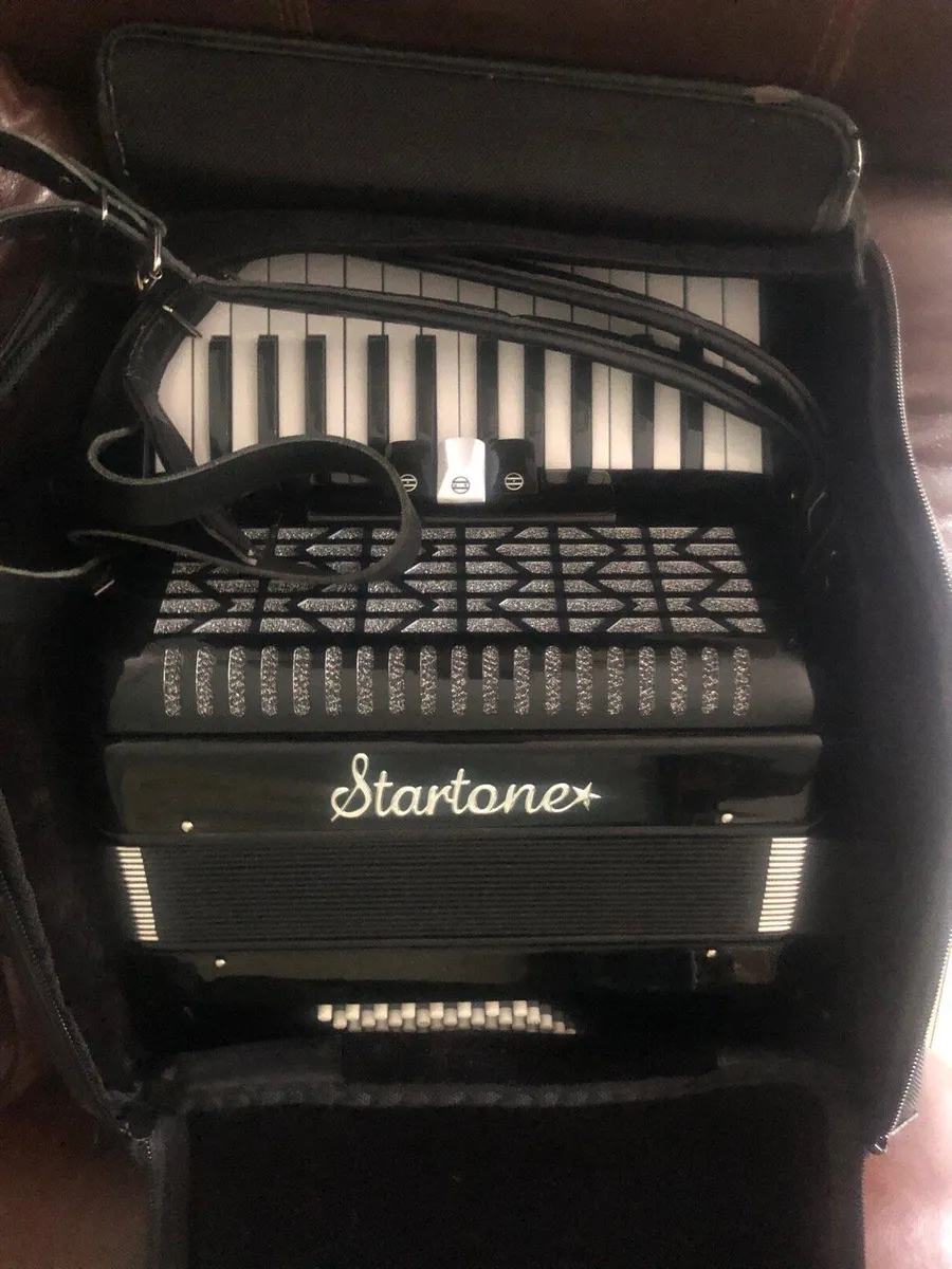 Piano Accordion - Image 1