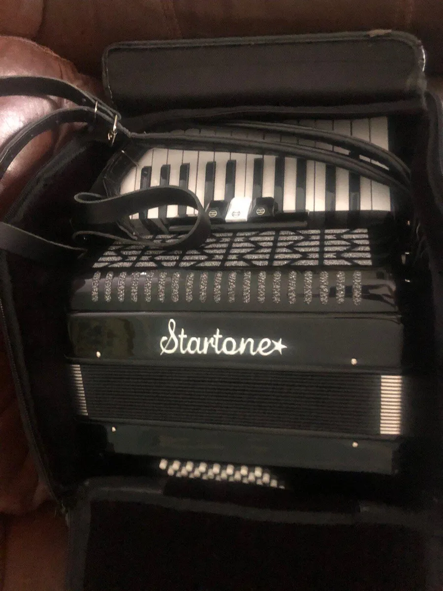 Piano Accordion - Image 2