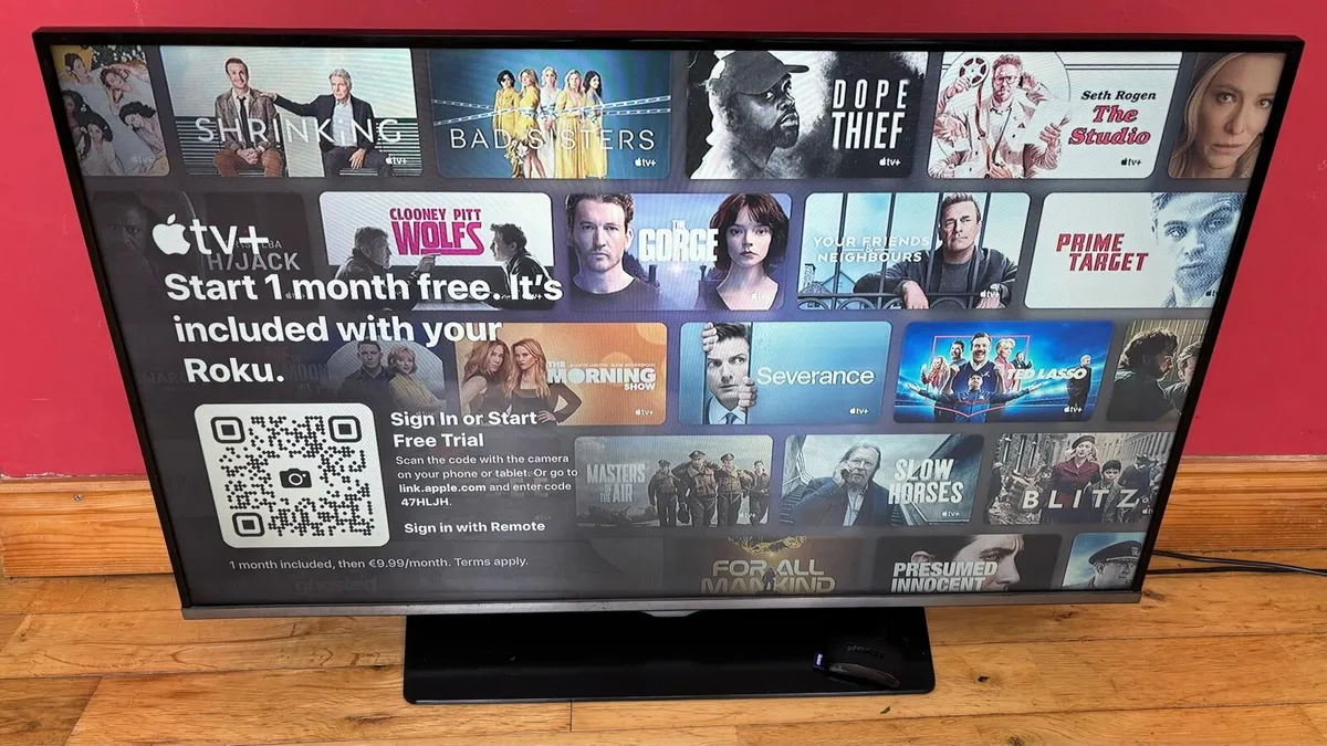 40” Samsung TV with Roku Express Smart Streamer - Image 3