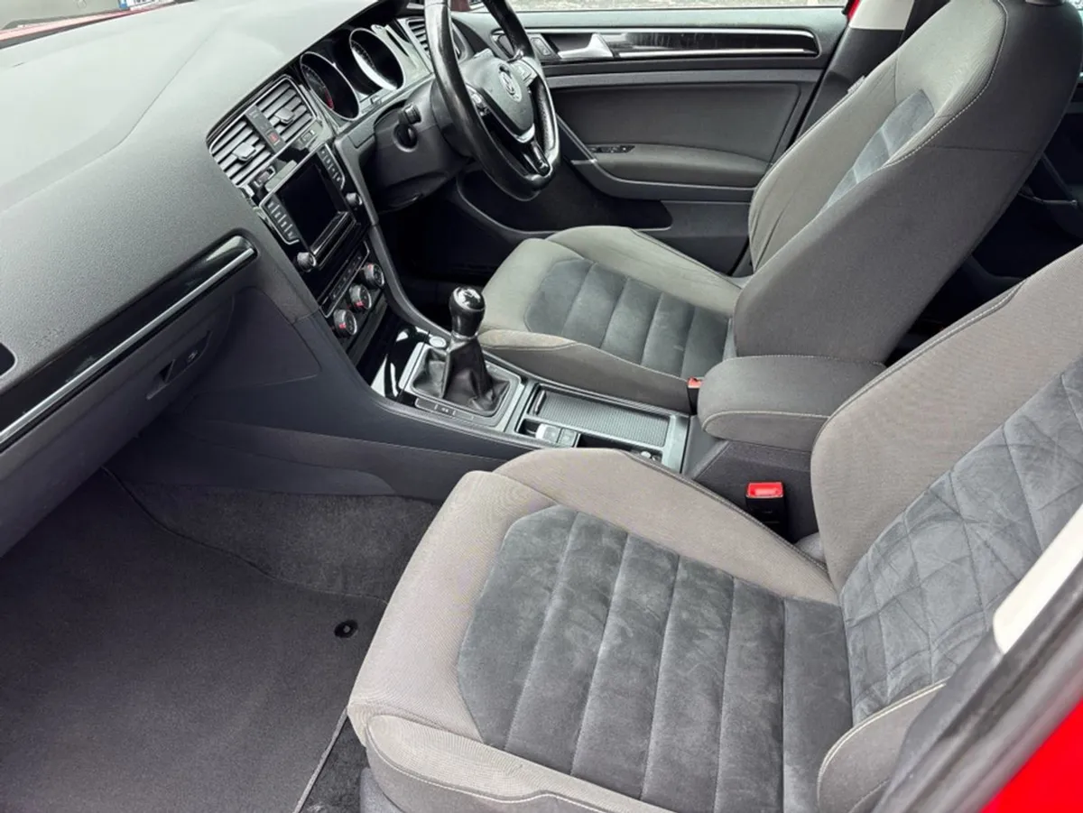Volkswagen Golf Highline 1.6 TDI Manual 6speed FW - Image 3