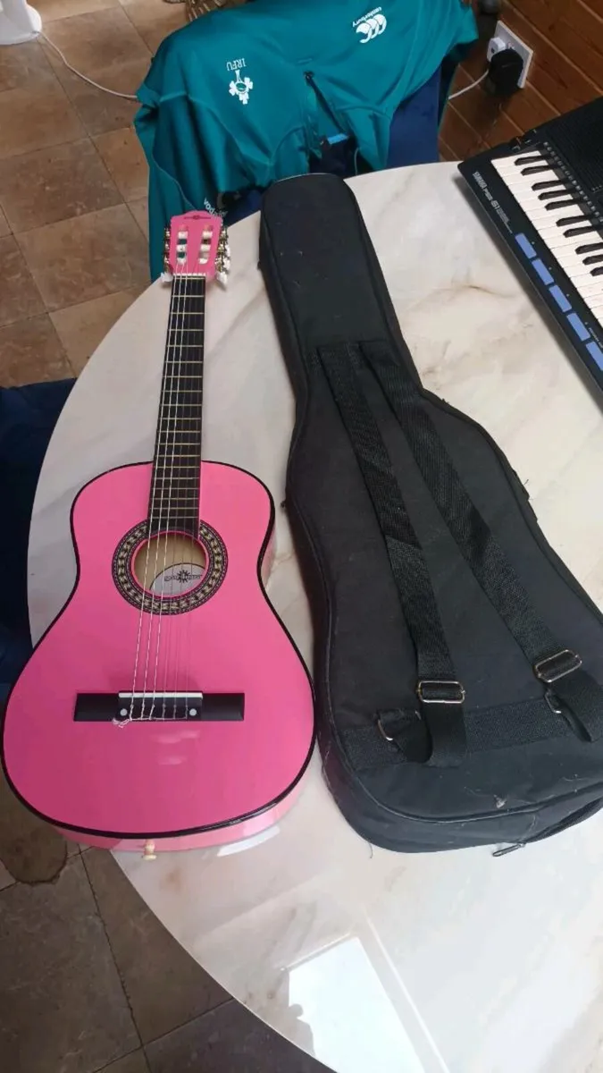 Gear4Music pink classical jnr guitar, D18 - Image 1