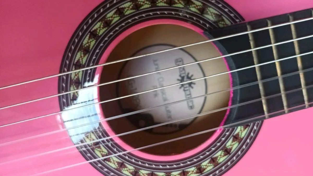 Gear4Music pink classical jnr guitar, D18 - Image 3