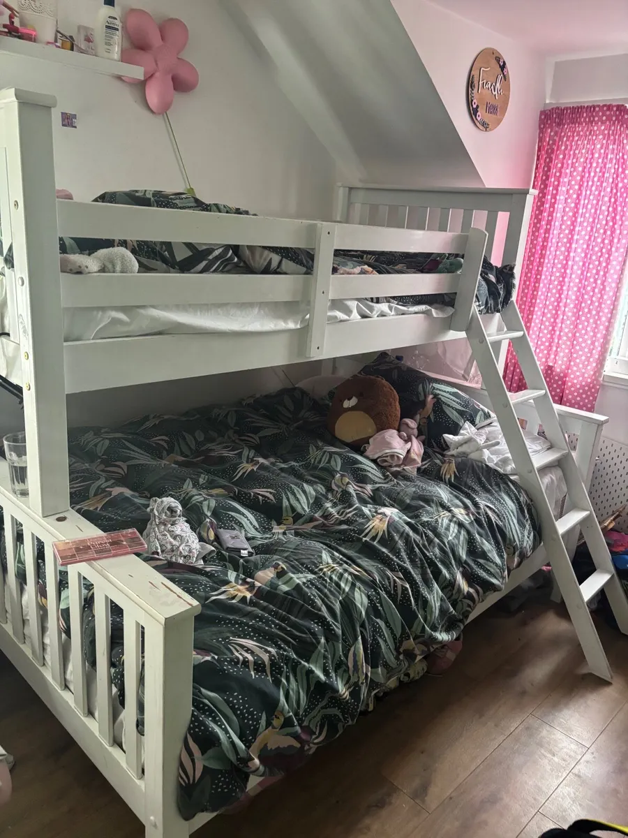 Triple bunk bed - Image 1