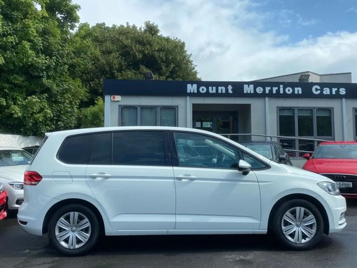 Volkswagen Touran Auto Low Mileage - Image 4