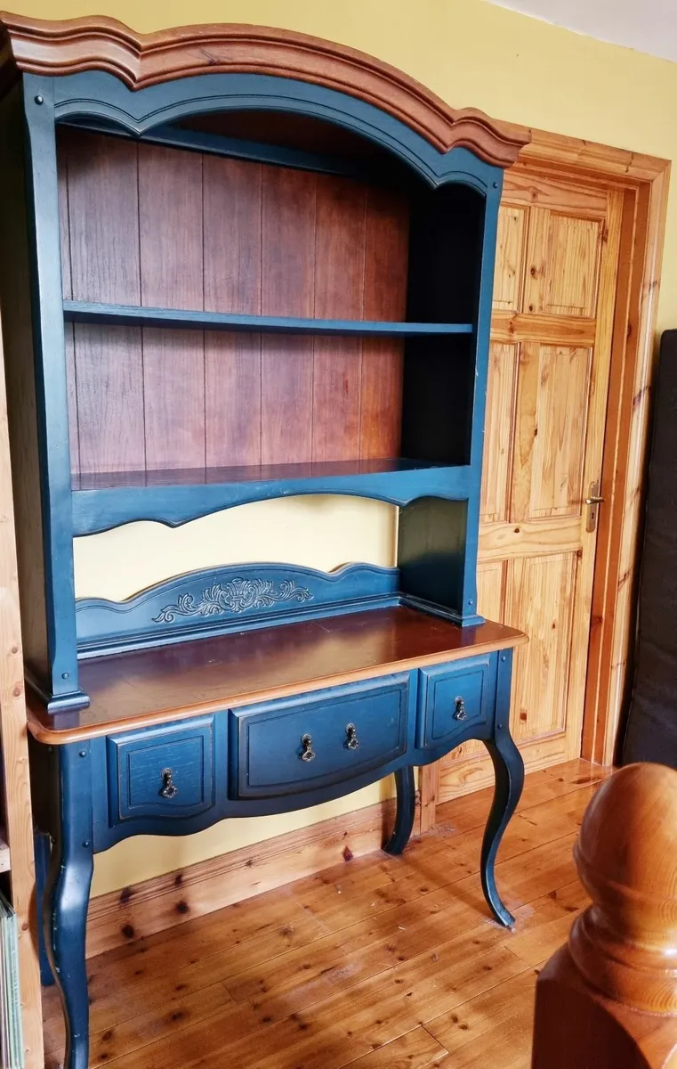 Dresser Bookshelf - Image 1