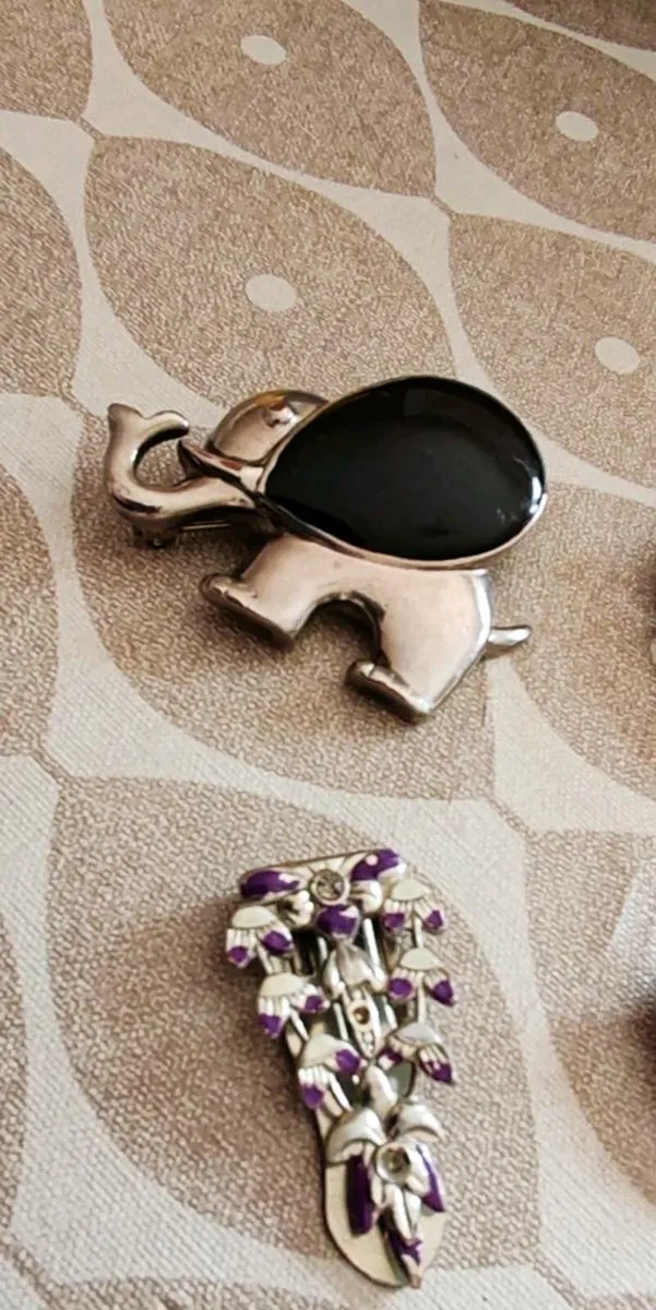 Retro dress clips, brooch etc - Image 3