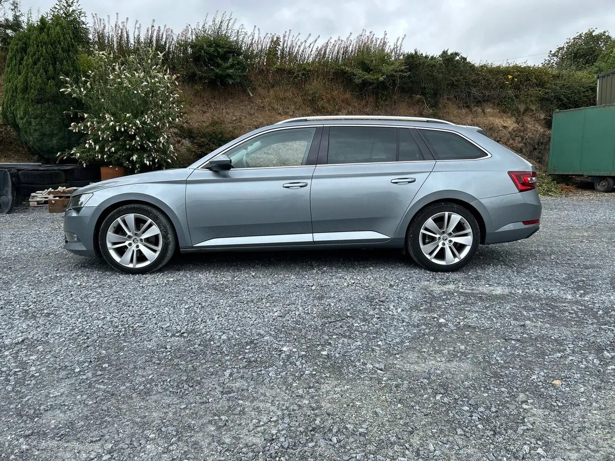 2017 Skoda. Superb 2.0 TDI - Image 3