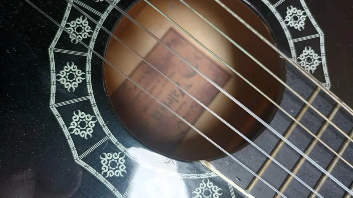 Valencia jnr guitar with bag, D18 - Image 2