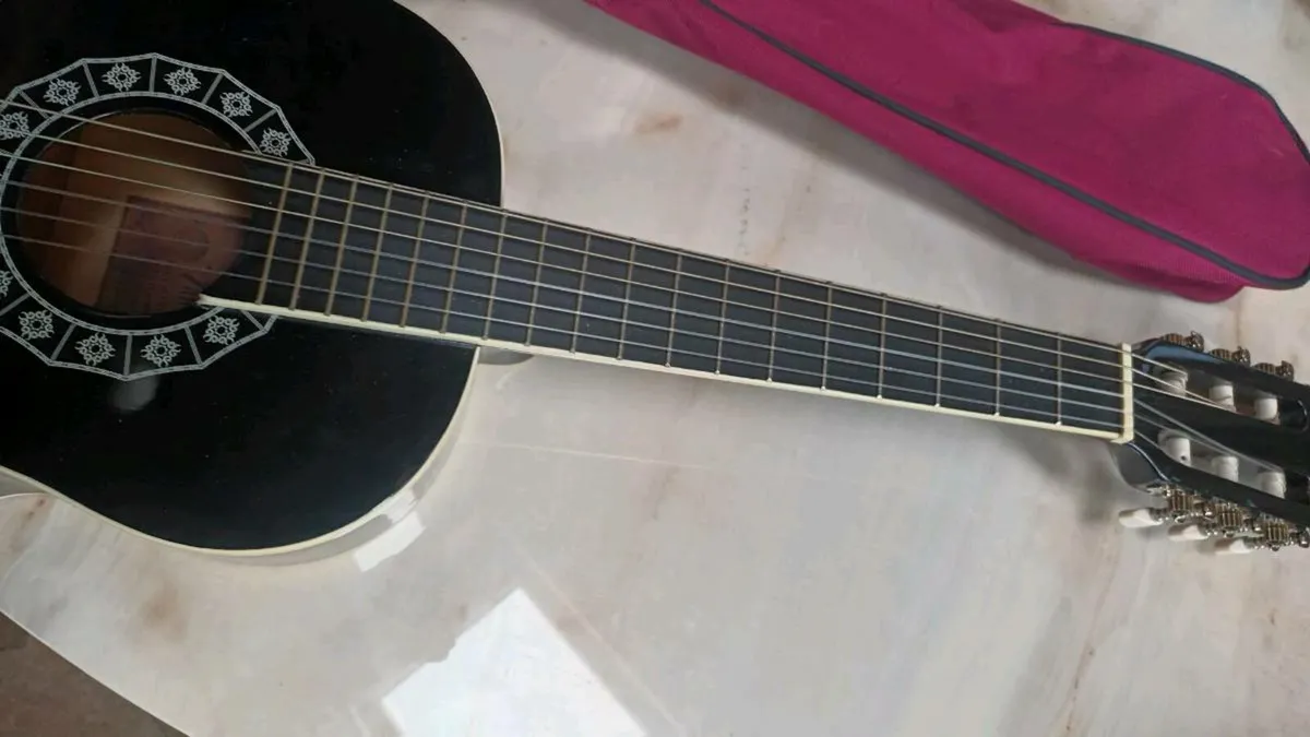 Valencia jnr guitar with bag, D18 - Image 4