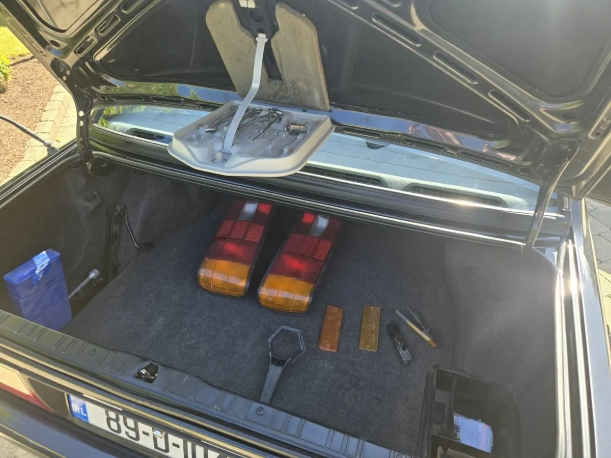 BMW 3-Series 1989 - Image 2