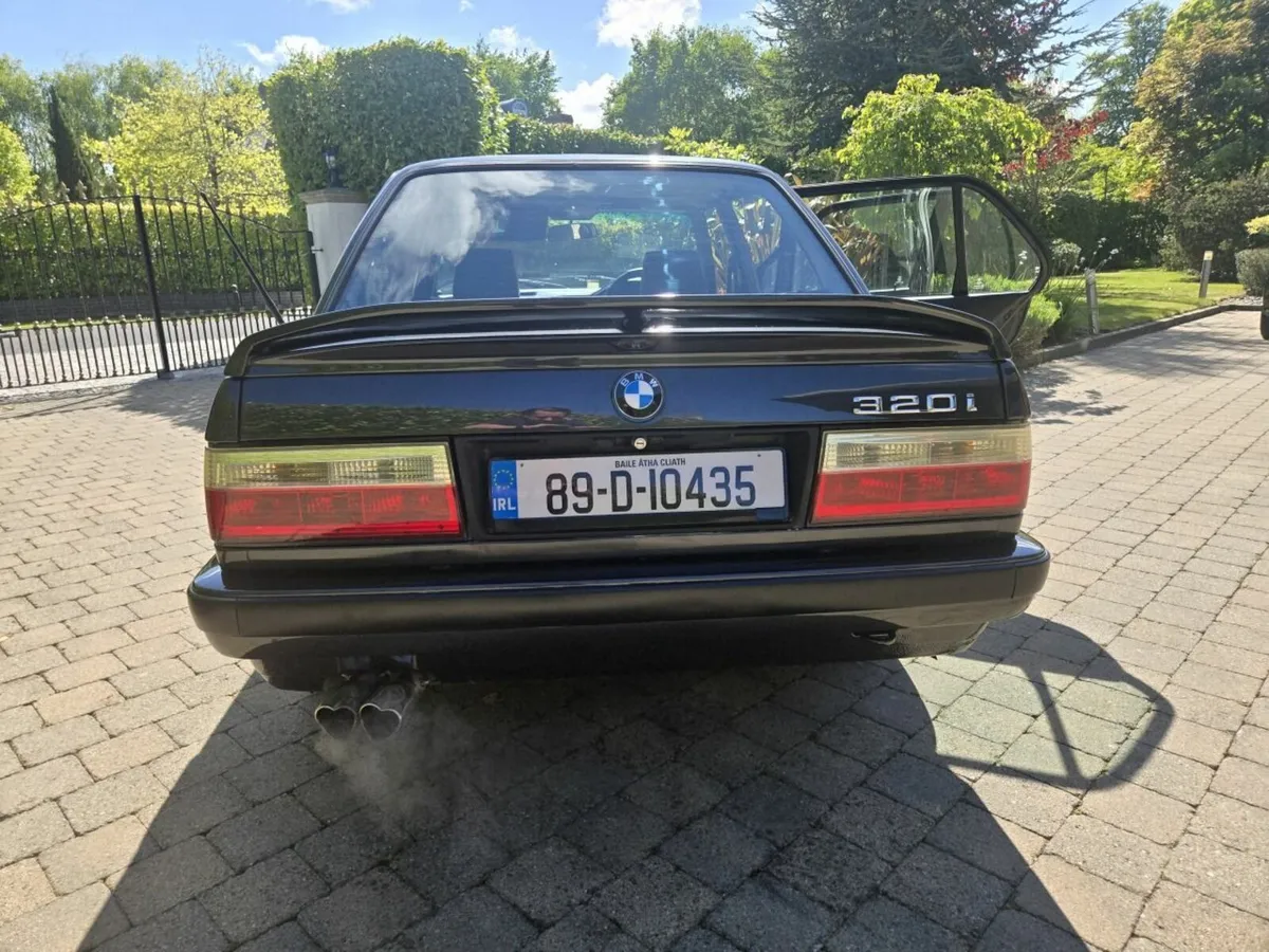 BMW 3-Series 1989 - Image 4