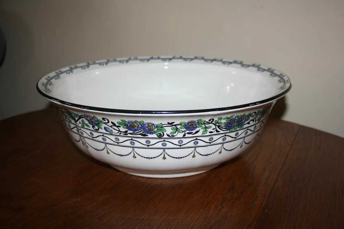 Antique Collectables - Image 1