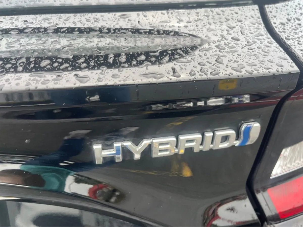 Toyota Yaris Hybrid Luna 4DR Auto - Image 3