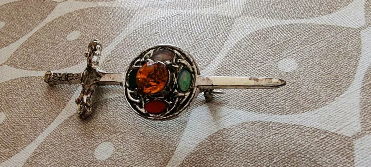 Silvertone Scottish brooch - Image 3