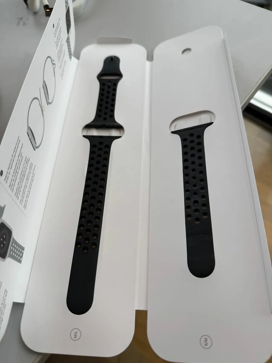 Apple Watch SE 44 mm 1st Gen Nike (A2352) - Image 3