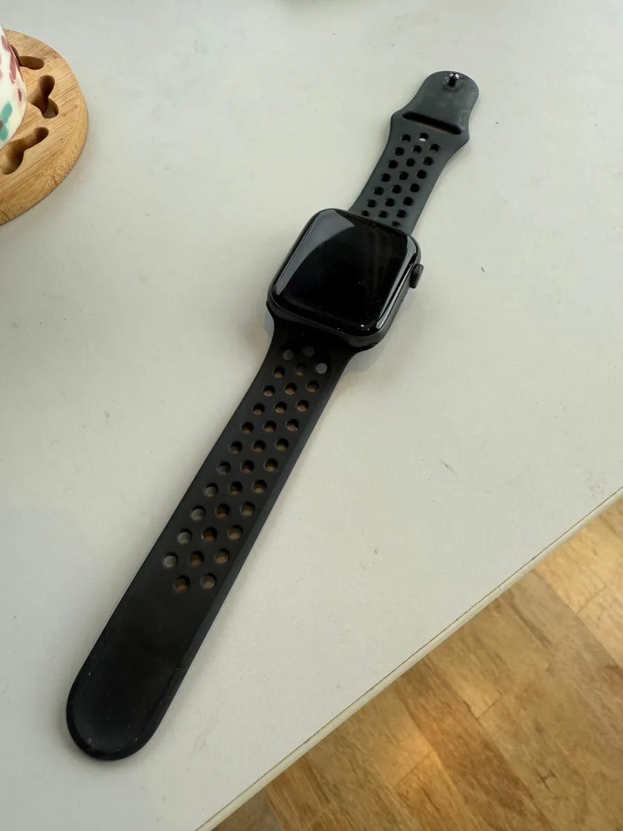 Apple Watch SE 44 mm 1st Gen Nike (A2352) - Image 1