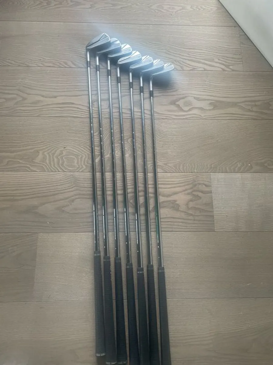 Taylormade P770 left handed iron set - Image 1