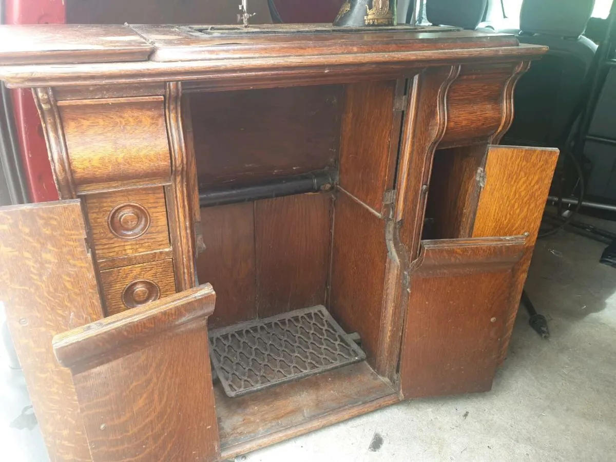 OLD SINGER SEWING MACHINE - Image 2