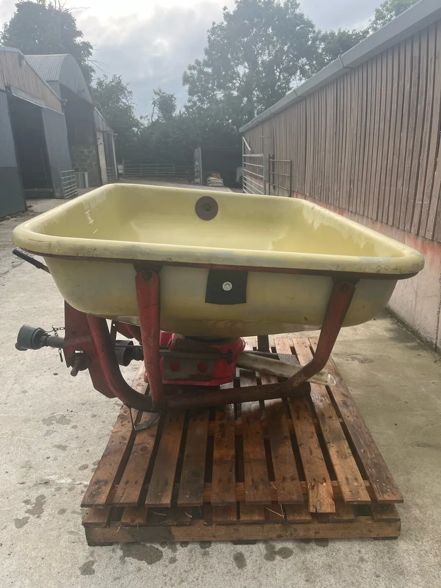 Cosmo 600 Fertilizer Sower - Image 2