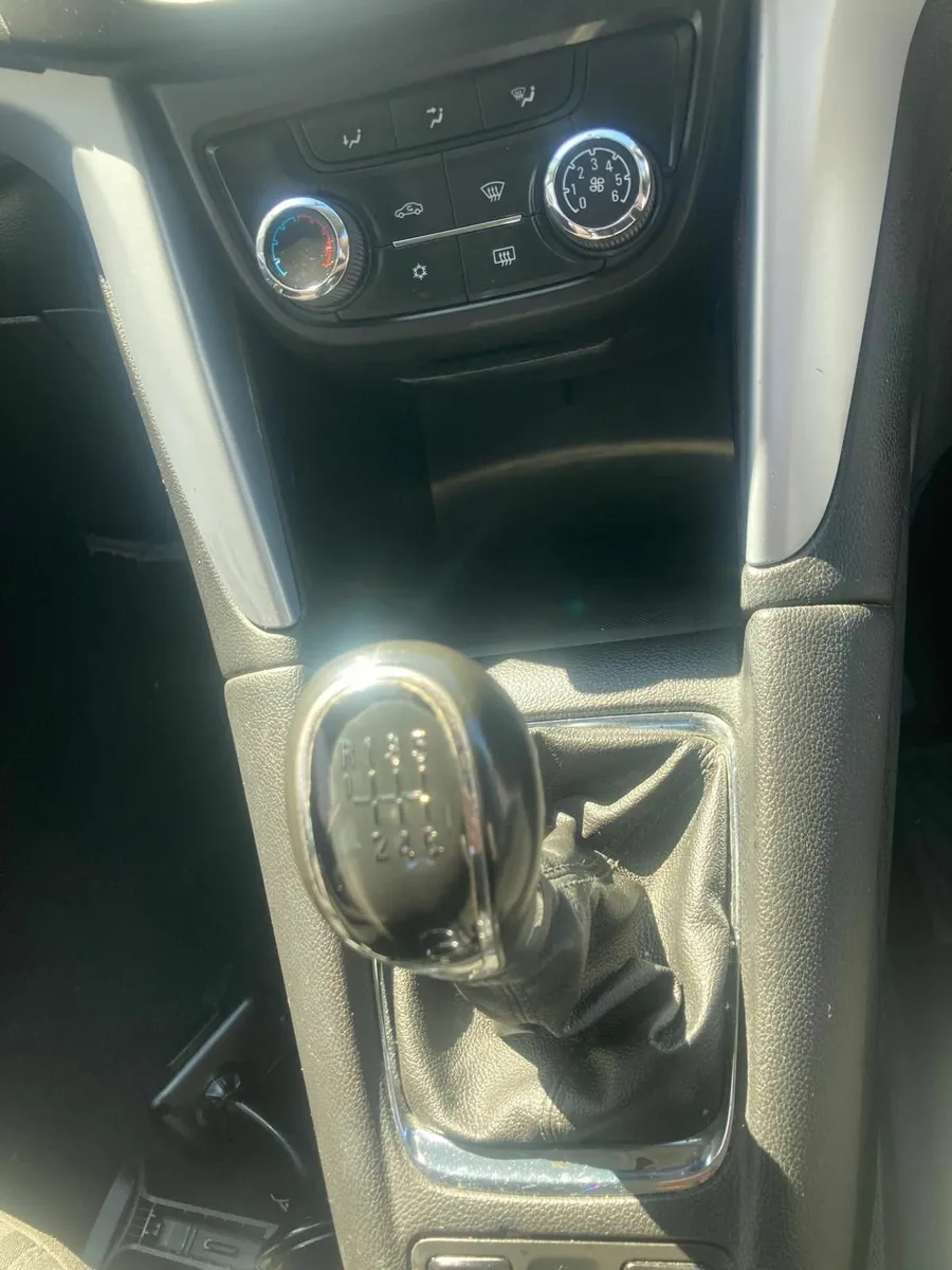 Opel Zafira 2013 - Image 2