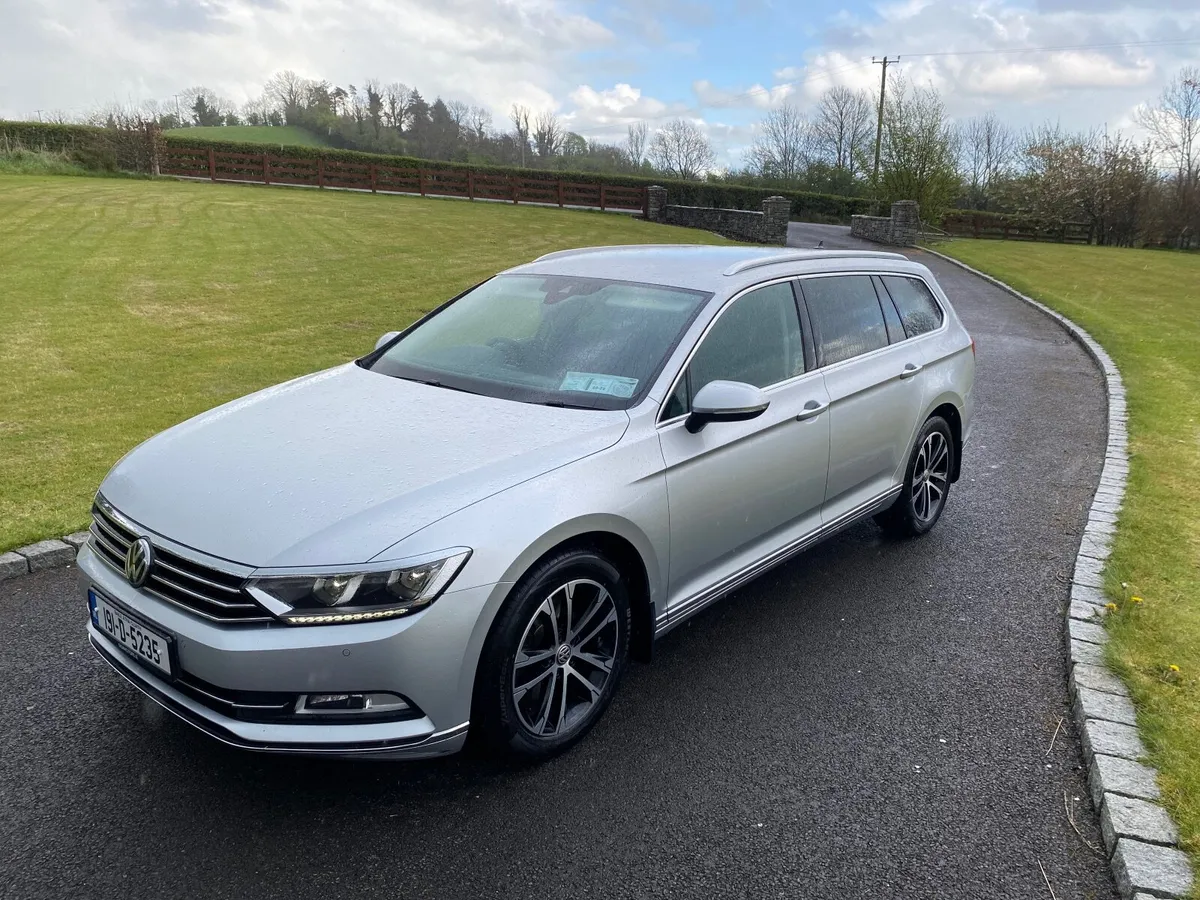 Volkswagen Passat 2019 - Image 2