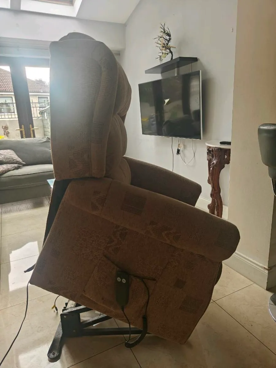 TiMotion Electric Chair - Image 3
