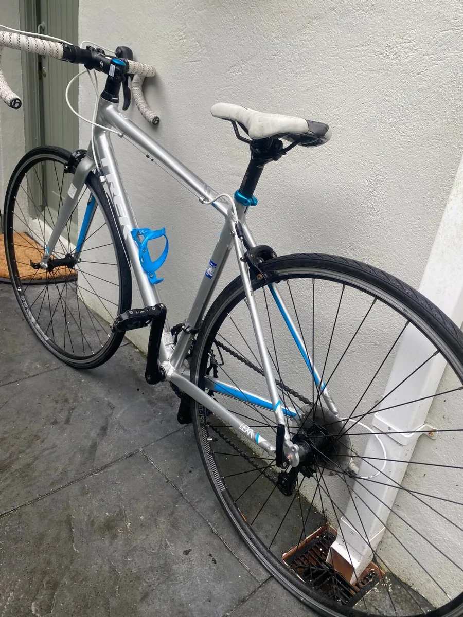 Trek Bike in Excellent Condition - Image 2