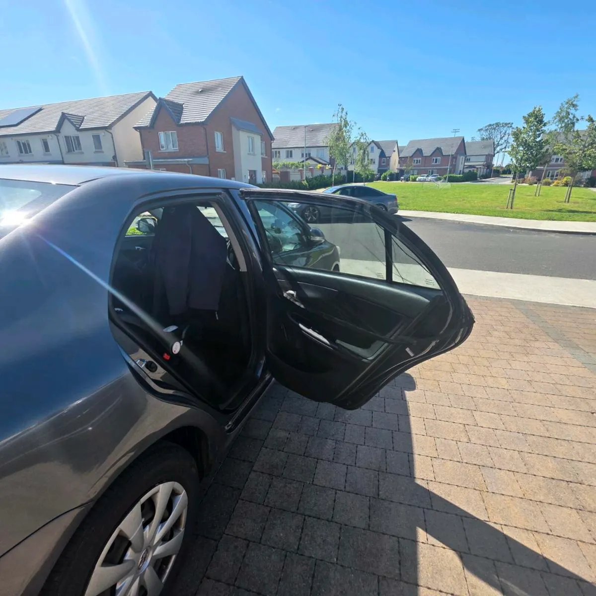 Car - Image 3