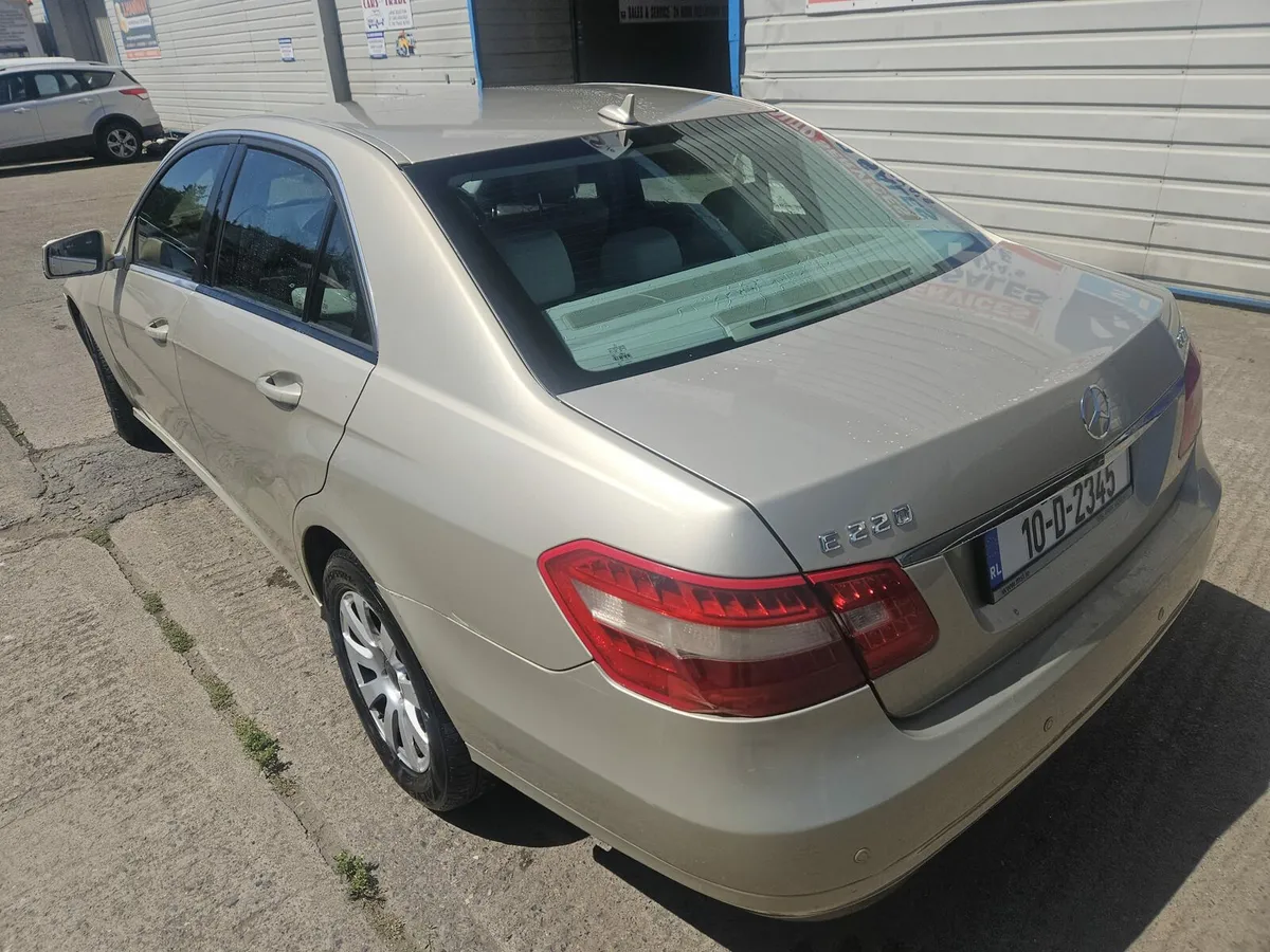Mercedes 220 e class 2010 - Image 4